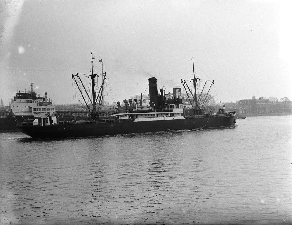 500ste schip in Amsterdamse haven "Parna" Rusland, Bestanddeelnr 906-1718