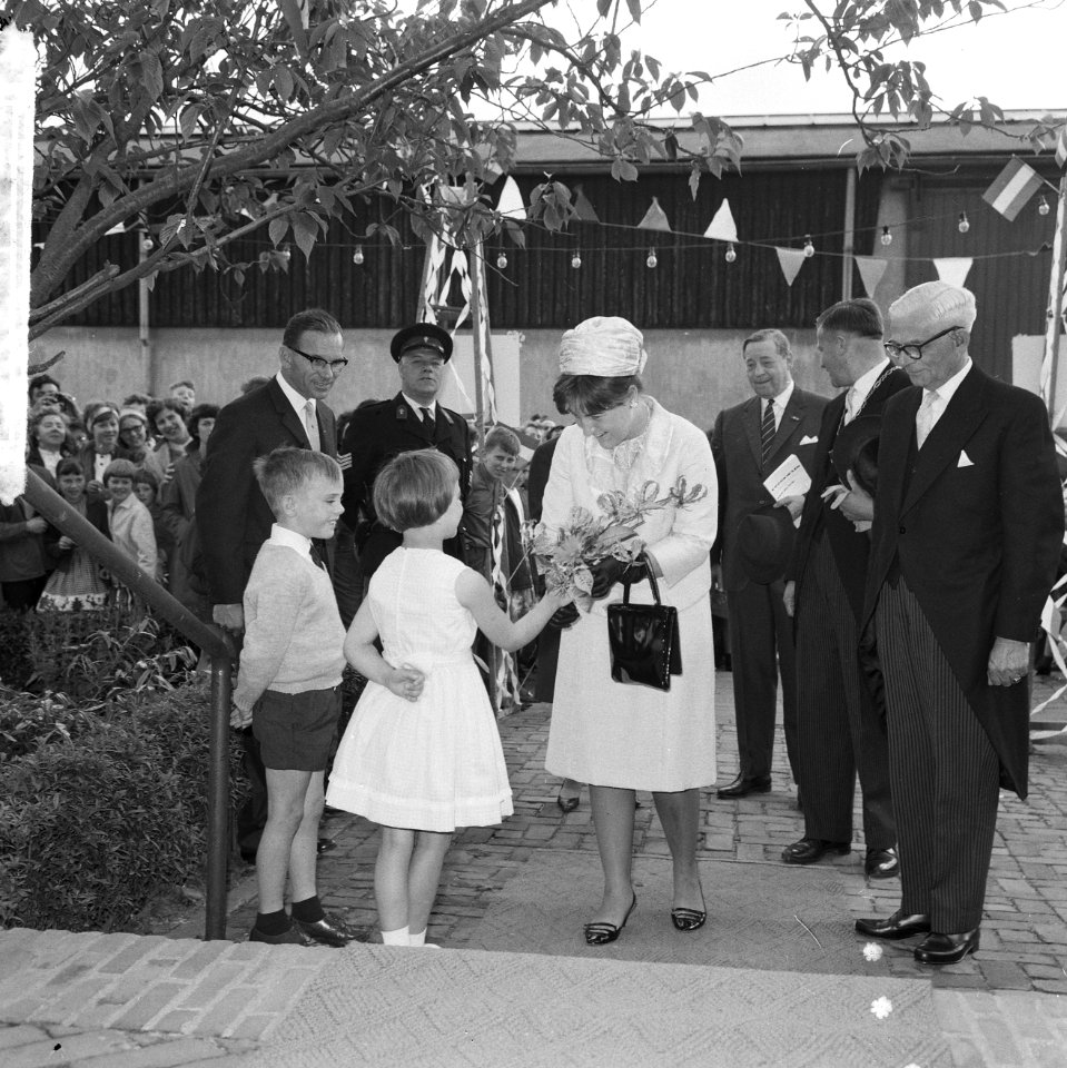 50 jaar Prins Hendrikschool , Prinses Margriet bracht bezoek te Vreeswijk, hier , Bestanddeelnr 917-8784