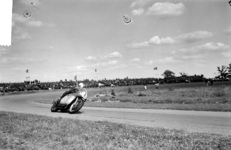500cc. Mike Hailwood, de latere winnaar, Bestanddeelnr 917-9070