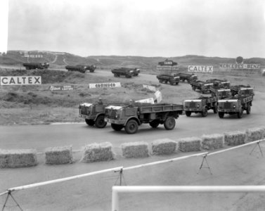 50 jaar Aan en Afvoertroepen , defile te Zandvoort, voertuigen trekken voorbij, Bestanddeelnr 917-9581