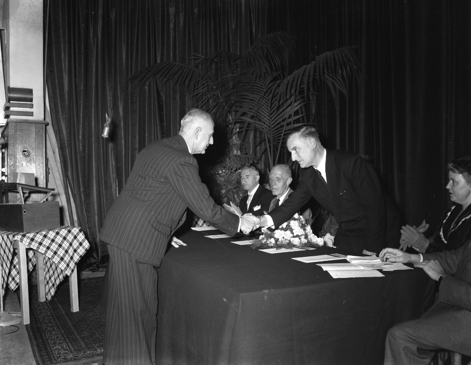 25 jaar jubilea Prof. Dr. E. A. de Carp hoogleraar Psychiatrie te Oegstgeest, Bestanddeelnr 907-4286