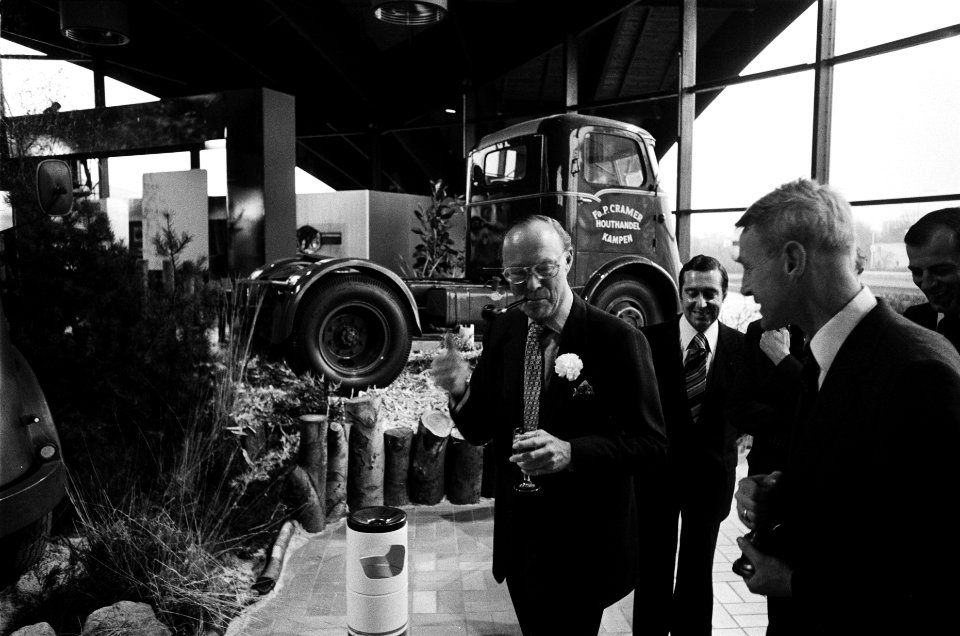 50 jaar bestaan DAF Eindhoven Prins Bernhard maakt rondgang door fabriek, Bestanddeelnr 929-6502