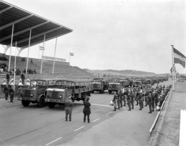 50 jaar Aan en Afvoertroepen , defile te Zandvoort, voertuigen trekken voorbij, Bestanddeelnr 917-9584
