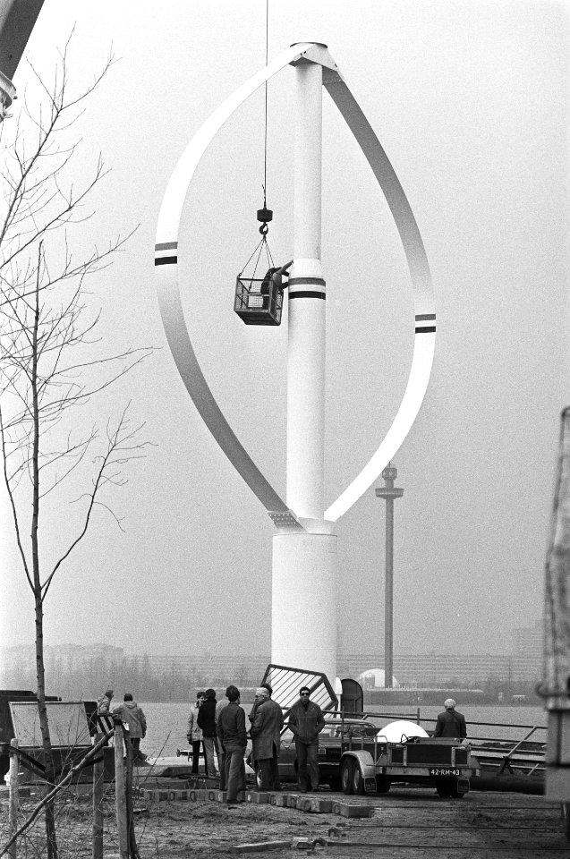 24 meter Hoge windmolen geplaatst op Floriade-terrein in Amsterdam in kader van Nationaal Onderzoeksprogramma Windenergie, Bestanddeelnr 932-0520