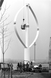 24 meter Hoge windmolen geplaatst op Floriade-terrein in Amsterdam in kader van Nationaal Onderzoeksprogramma Windenergie, Bestanddeelnr 932-0520