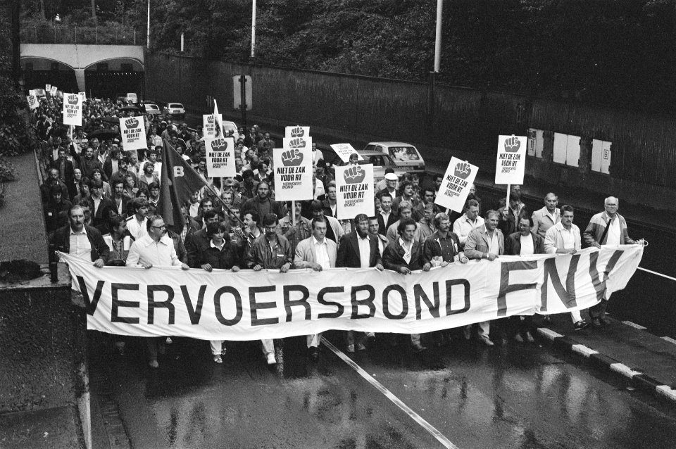 24-uursstaking havenwerkers in de stukgoedbedrijven in Rotterdam in demonstrati, Bestanddeelnr 933-0672