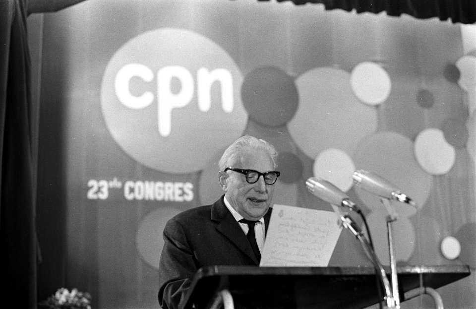 23e Congres van Communistische Partij Nederland in Adam Paul de Groot aan het wo, Bestanddeelnr 923-2295