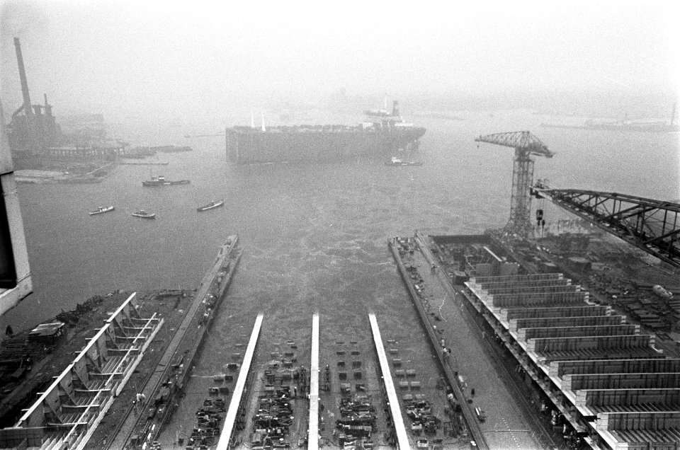 220.000 ton Mammoettanker Mysella (achterdeel) bij NDSM, Amsterdam van stapel gelopen- tewaterlating, Bestanddeelnr 922-7112