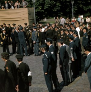 25 Jarig Regeringsjubileum Koningin Juliana Koninklijk Paar bij Militair Hulde, Bestanddeelnr 254-9323