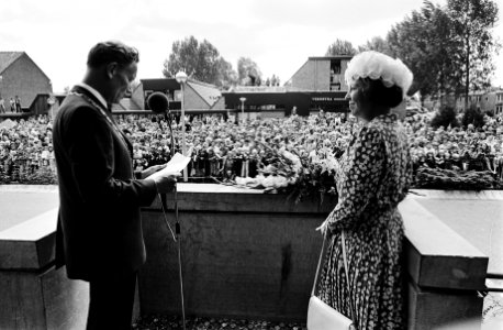 21 augustus 1980 burgemeester J.F.G. Knorr bezig met zijn toespraak tot de koni, Bestanddeelnr 930-9775