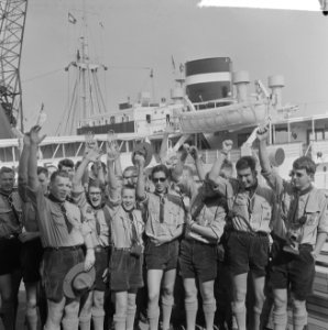 25 Nederlandse padvinders naar Suriname vertrokken met Ms. Oranjestad, Bestanddeelnr 916-6475 photo