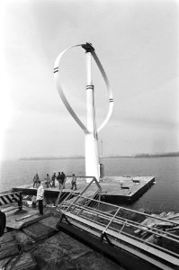 24 meter Hoge windmolen geplaatst op Floriade-terrein in Amsterdam in kader van , Bestanddeelnr 932-0523