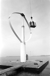 24 meter Hoge windmolen geplaatst op Floriade-terrein in Amsterdam in kader van Nationaal Onderzoeksprogramma Windenergie, Bestanddeelnr 932-0522