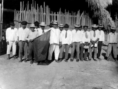 Overhovdingen Nele de Kantule tillsammans med underhovdingar och ambetsman - SMVK - 004417
