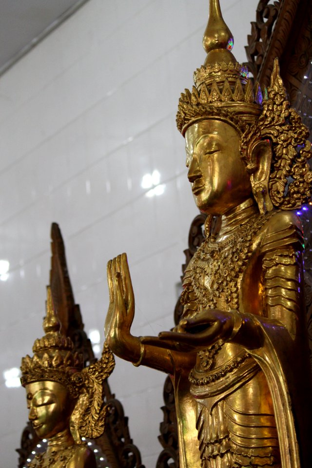 Buddha statue in Chaukhtatgyi Buddha temple Yangon Myanmar (31)