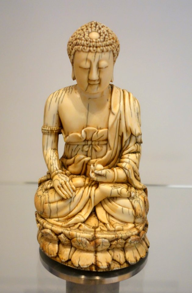 Buddha, China, Ming dynasty, 16th-17th century AD, ivory - Royal Ontario Museum - DSC03746