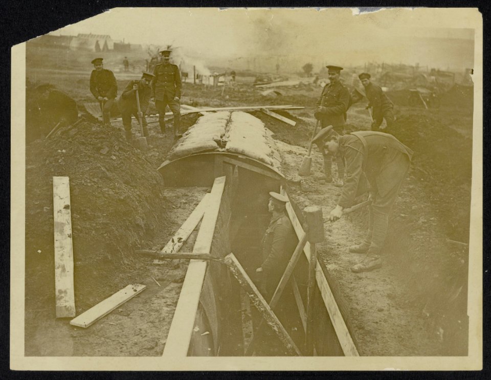 Building a dugout, Bestanddeelnr 158-0582