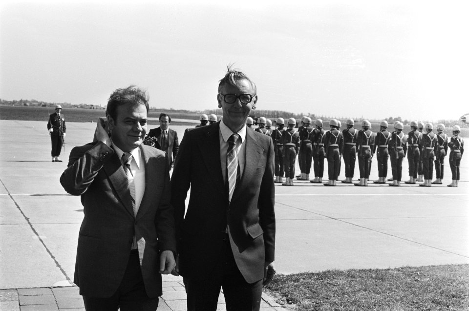 Bulgaarse minister buitenlandse zaken Petar Mladenof in Nederland gearriveerd M, Bestanddeelnr 928-5305