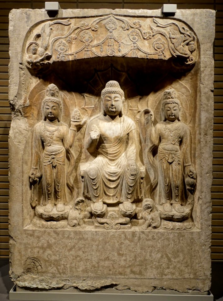 Buddha triad in a niche, Baoqingsi temple, Xi'an, Shaanxi province, China, Tang dynasty, dated 704 AD, limestone DSC08722