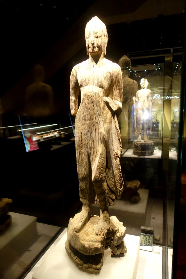 Buddha statue, 6th-7th century, view 1, wood - National Museum of Vietnamese History - Hanoi, Vietnam - DSC05734