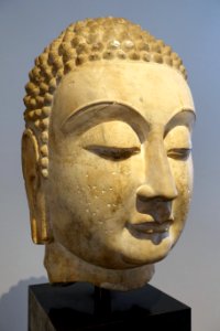 Buddha head, China, Tang dynasty, 8th century AD, marble - Matsuoka Museum of Art - Tokyo, Japan - DSC07073