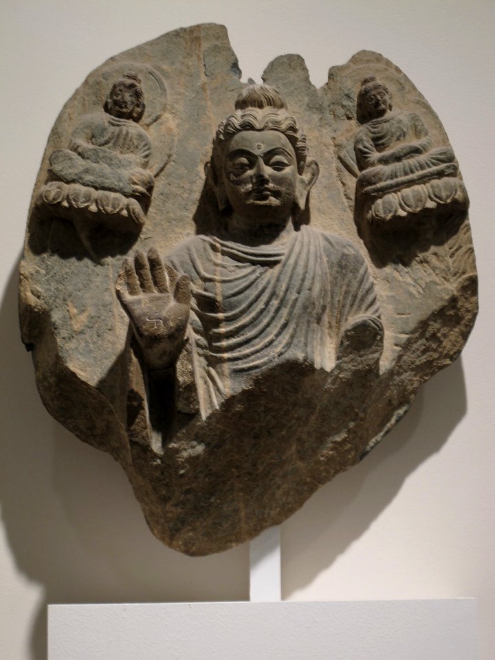 Buddha performs miracle of Sravasti Kapissa, Shotorak. Musée des arts asiatiques - Guimet