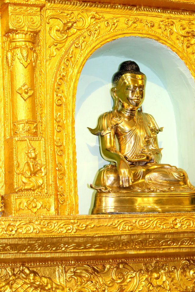 Buddha statue in Chaukhtatgyi Buddha temple Yangon Myanmar (34)