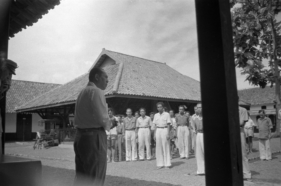 Buitenzorg Op de verjaardag van H.M. de Koningin vond in de gevangenis Pledang , Bestanddeelnr 350-5-3