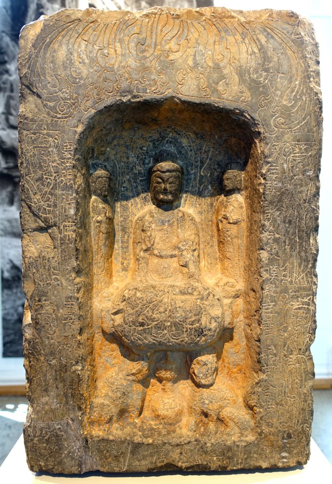 Buddhist stele fragment, side 4 of 4, China, Northern Wei dynasty, early 6th century AD, limestone, traces of pigments - Östasiatiska museet, Stockholm - DSC09388