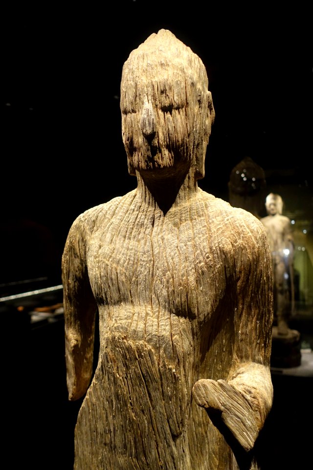 Buddha statue, 6th-7th century, view 2, wood - National Museum of Vietnamese History - Hanoi, Vietnam - DSC05737