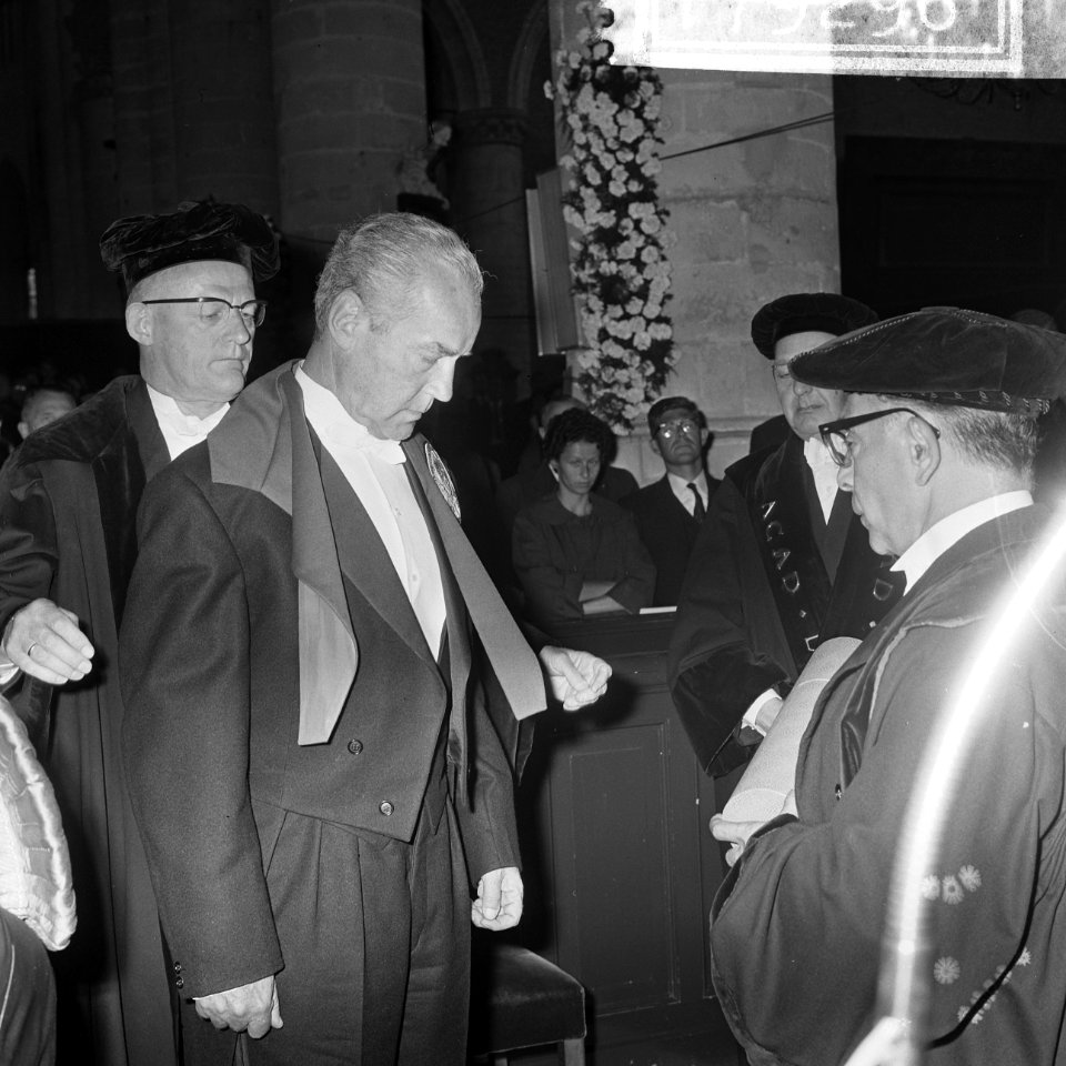 Eredoctoraten bij Leidse Universiteit uitgereikt, de he H. R. van Heekeren (link, Bestanddeelnr 917-9296