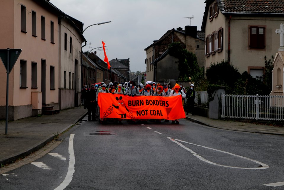 Ende Gelände Orange finger 2020-09-26 94
