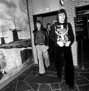 Enkele leden komen aan voor de vergadering, Bestanddeelnr 926-8914