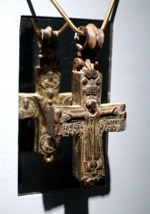 Enkolpion with crucifix, Eastern Mediterranean, perhaps Syria, Middle Byzantine, 9th-10th century AD, bronze - Middlebury College Museum of Art - Middlebury, VT - DSC08072