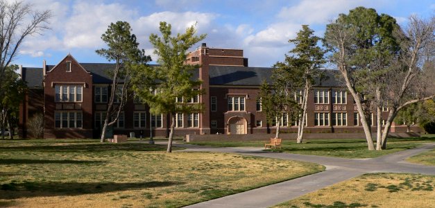 ENMU Administration Building from S 1