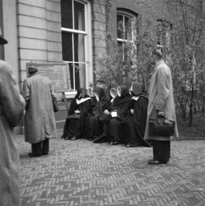 Enige nonnen bevonden zich onder de toehoorders, Bestanddeelnr 901-6906