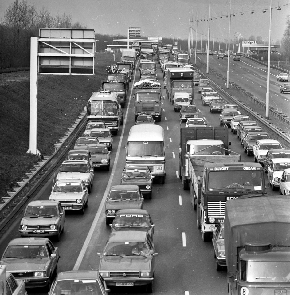 Enorme files tgv gladheid en ongeval file op A9, Bestanddeelnr 929-6363