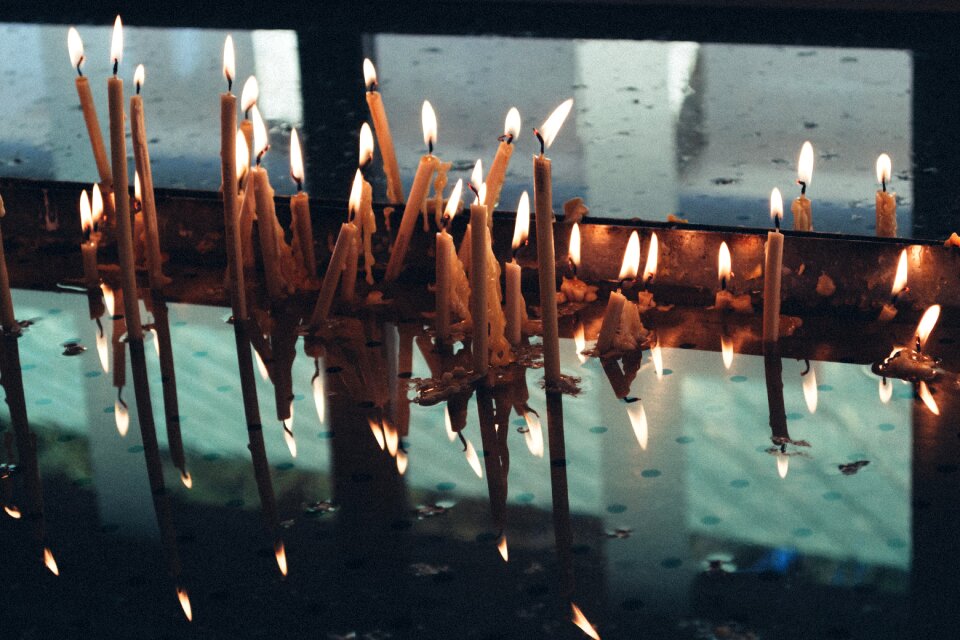 Lighting glass reflection
