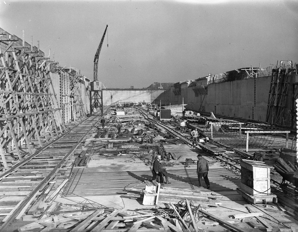 Enorm droogdok in aanbouw van NDSM, Bestanddeelnr 906-8367