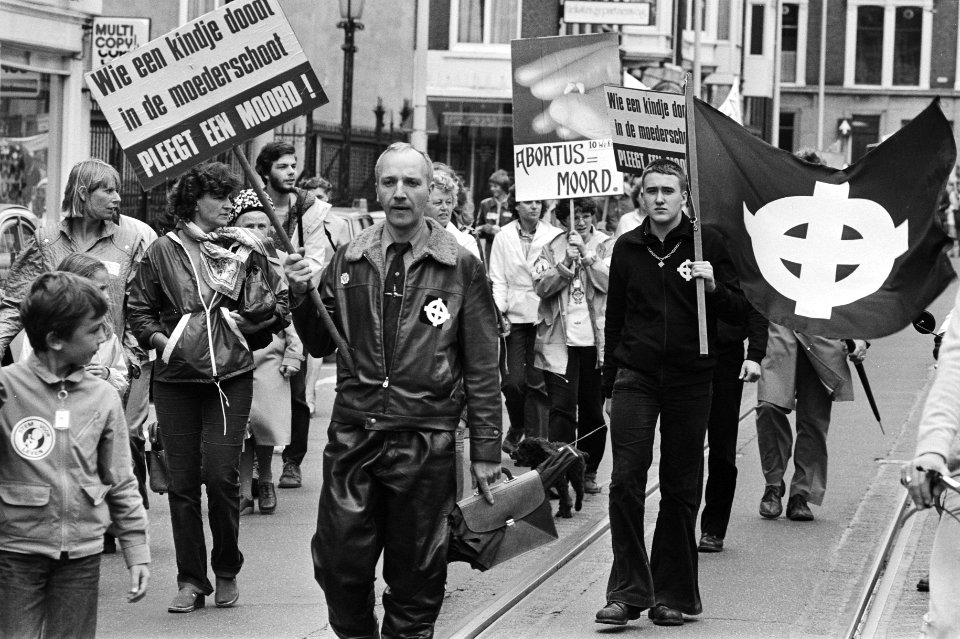 Enkele demonstranten, leden van een ultra-rechtse Belgische groepering, Bestanddeelnr 930-9885