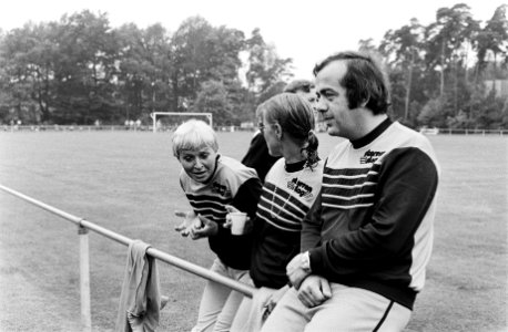 Enkele deelnemers, waaronder Frits Bom en Judith Bosch, Bestanddeelnr 930-9660