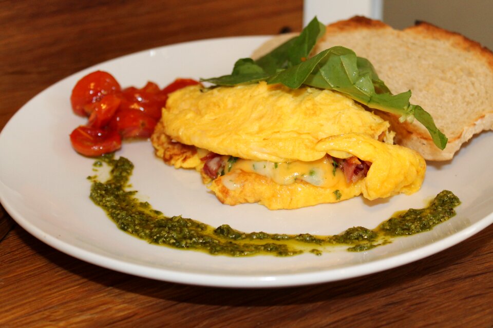 Omelet grilled tomato health