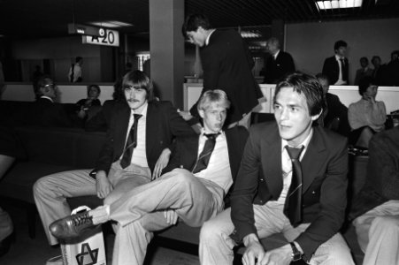 Enige Feijenoord spelers in de wachtruimte, Bestanddeelnr 930-4693