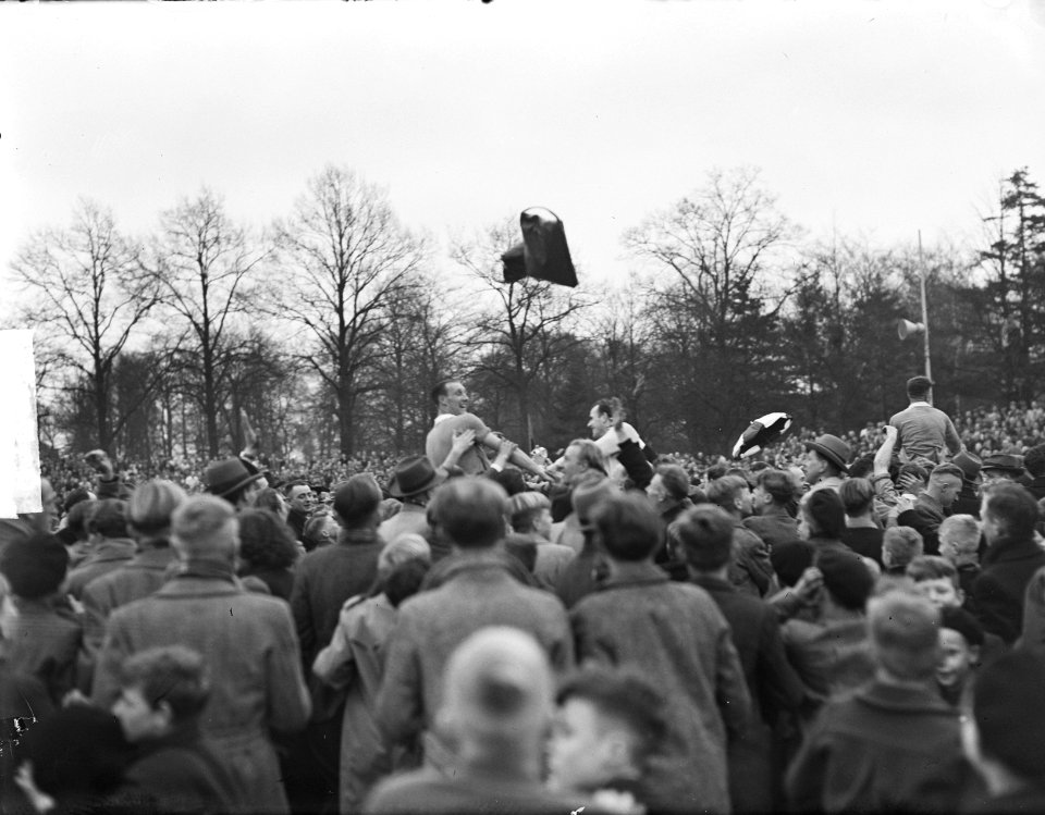 Enschedese Boys tegen Heracles, huldiging, Bestanddeelnr 903-8505