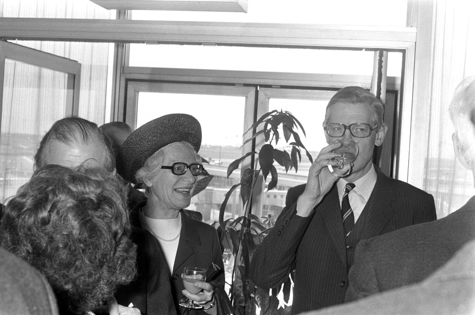 Enkele genodigden waaronder minister Udink, Bestanddeelnr 925-5555