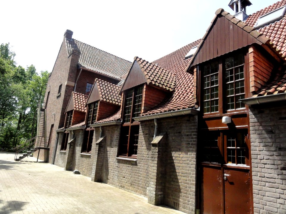 Enschede, voormalig klooster Dolphia, kloosterkerk achter Bernadettekerk (2)