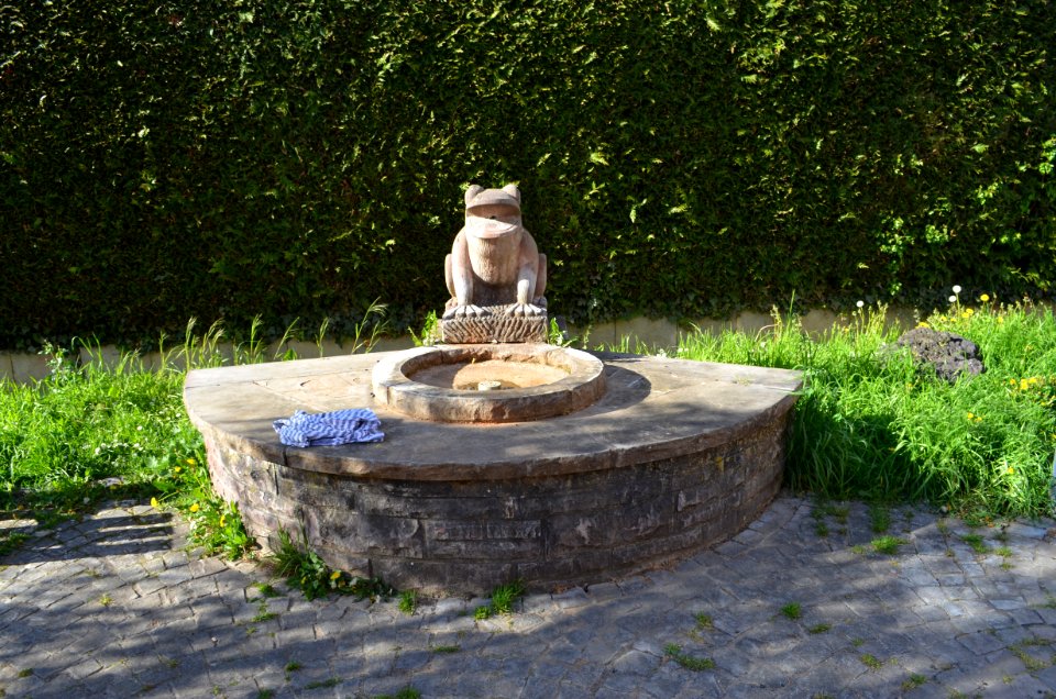 Frankfurt-Zeilsheim,Froschbrunnen