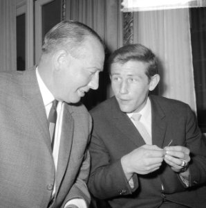 Frans Geurtsen kreeg topscorerspeld, hier met trainer Leslie Talbot, Bestanddeelnr 917-7835