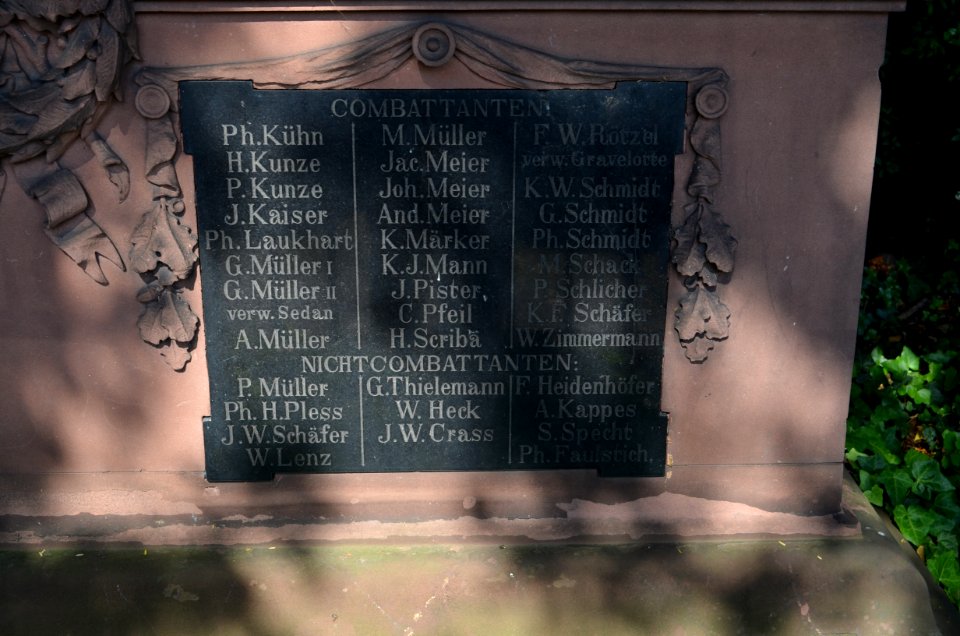 Frankfurt-Fechenheim, Starkenburger Straße 1, Ehrenmal, Tafel 2