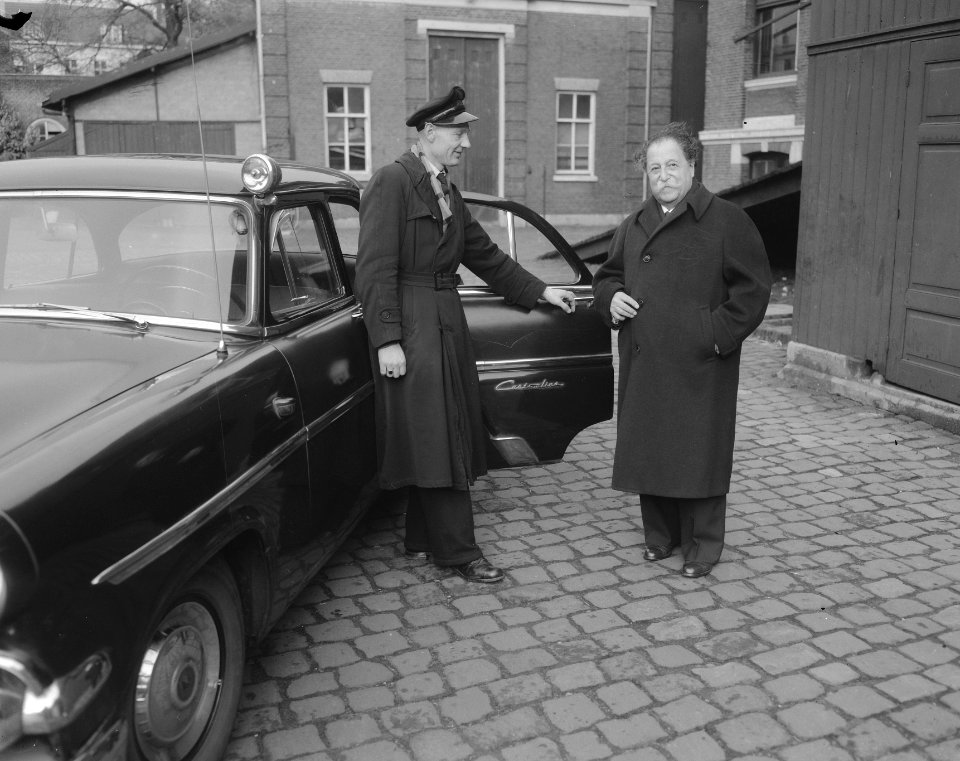 Frans dirigent Pierre Monteux in Den Haag aangetast, Bestanddeelnr 908-1503
